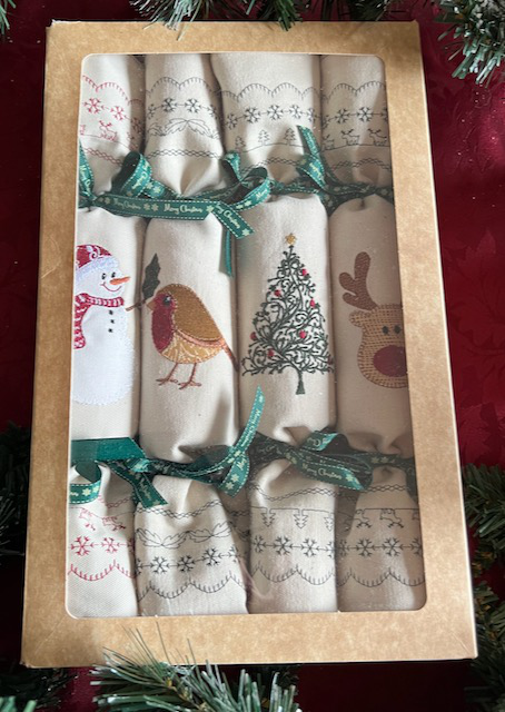 10% discount for Box of 4 fabric Christmas Crackers