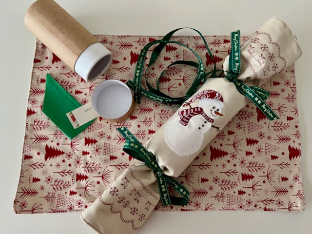 Fabric Christmas Cracker red backing - Snowman